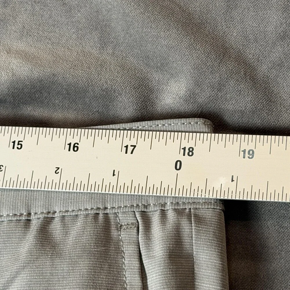 Banana Republic Shorts Mens 37x9.5 Gray Chino Elastic Waist Stretch Casual